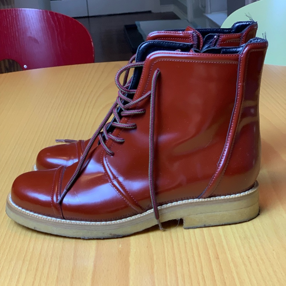 Tapeet by vicini boots 39 run small and narrow